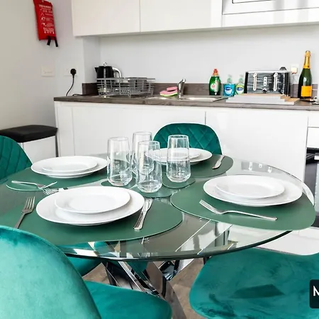 Maevela - Luxury Floor Penthouse - With Parking - 2 Bedroom New Build ✪ Centre, Digbeth ✓ With Huge Patio Sliding Doors - View - Rooftop Terrace - Ps4 & Smart Tv's * Birmingham