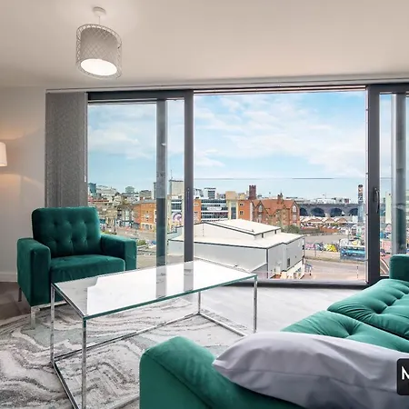 Apartment Maevela - Luxury Floor Penthouse - With Parking - 2 Bedroom New Build ✪ Centre, Digbeth ✓ With Huge Patio Sliding Doors - View - Rooftop Terrace - Ps4 & Smart Tv's *