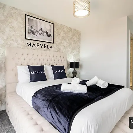 Maevela - Luxury Floor Penthouse - With Parking - 2 Bedroom New Build ✪ Centre, Digbeth ✓ With Huge Patio Sliding Doors - View - Rooftop Terrace - Ps4 & Smart Tv's Apartment *